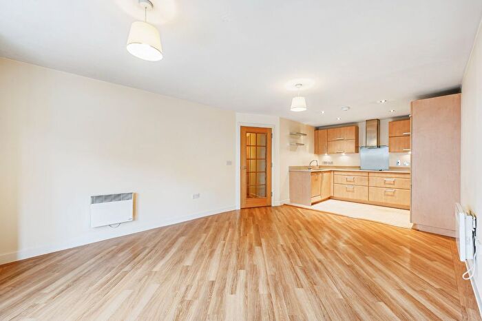 2 Bedroom Flat To Rent In Acton Lane, Acton Green, W4