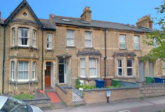 6 Bedroom Semi-Detached House To Rent In Southfield Road, Student Bedroom, OX4