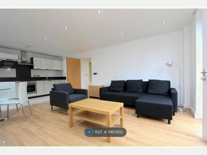 2 Bedroom Flat To Rent In Fairmont House, London, SE16