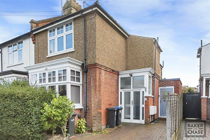 1 Bedroom Maisonette To Rent In Little Park Gardens, Enfield, EN2