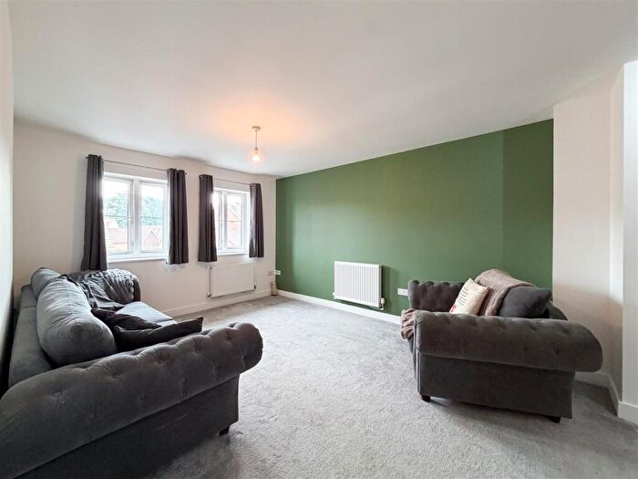 2 Bedroom Flat To Rent In Waterers Way, Bagshot, GU19