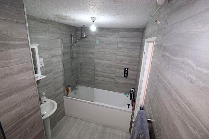 4 Bedroom House To Rent In Regent Court, Winn Road, SO17