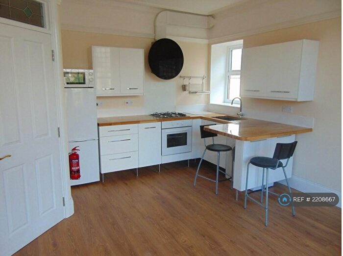 2 Bedroom Flat To Rent In Stanwell Road, Penarth, CF64