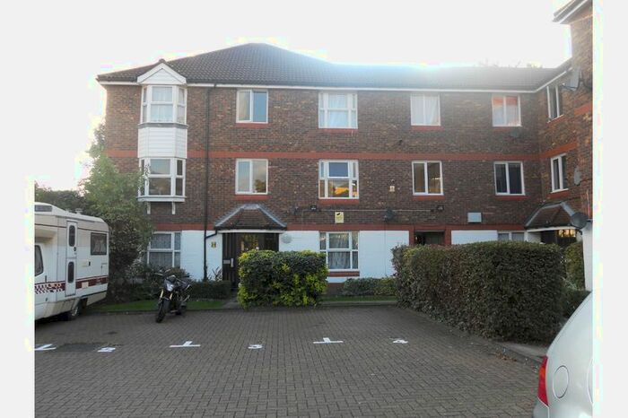 2 Bedroom Flat To Rent In Fiveacre Close, Thornton Heath, CR7