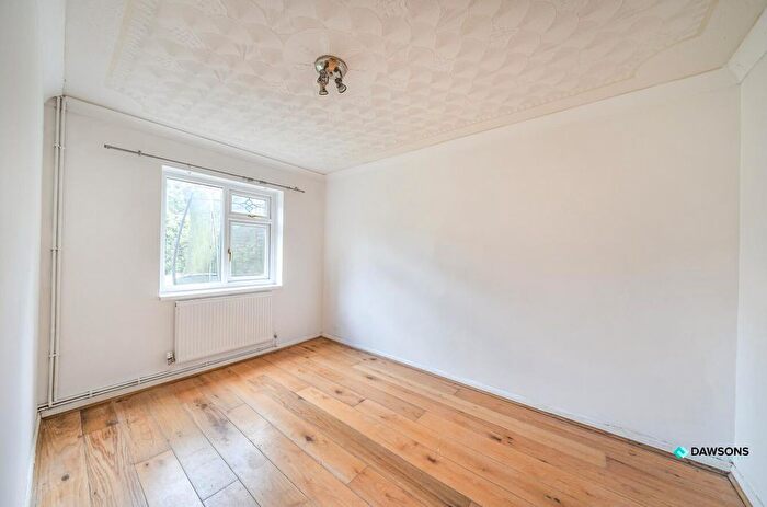 3 Bedroom Detached Bungalow For Sale In Whitestone Avenue, Bishopston, Swansea, SA3