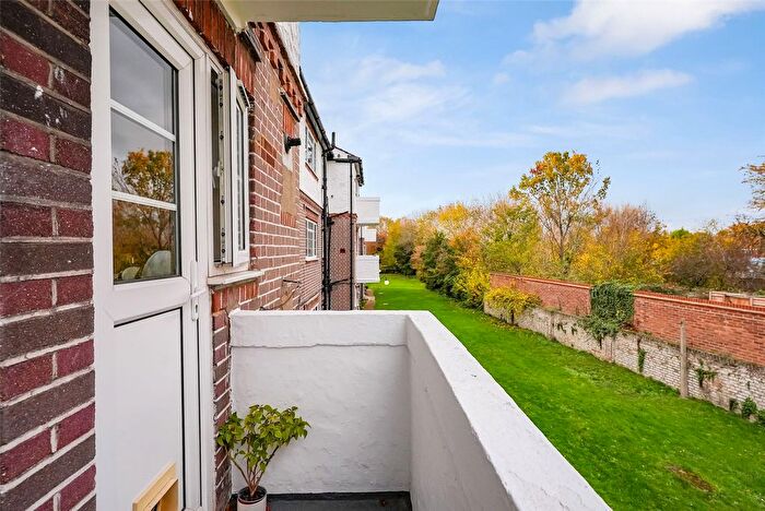 2 Bedroom Flat To Rent In Churchview Road, Twickenham, TW2