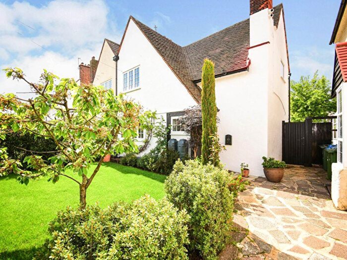 3 Bedroom End Of Terrace House To Rent In Congreve Road, London, SE9