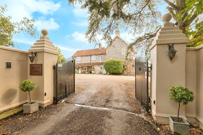 5 Bedroom Detached House For Sale In Riding Barn Hill, Wick, Bristol, BS30