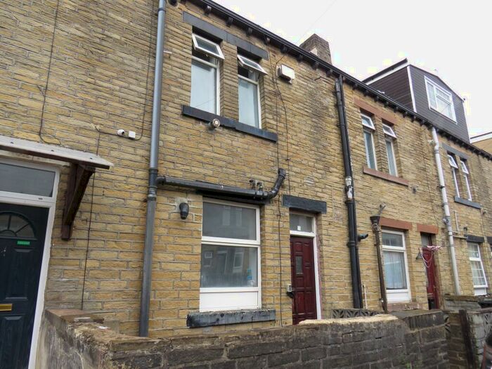 3 Bedroom House To Rent In Rose Terrace, Halifax, HX1