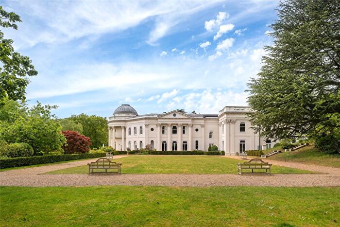2 Bedroom Flat To Rent In Willoughby Lane, Bromley, Kent, BR1