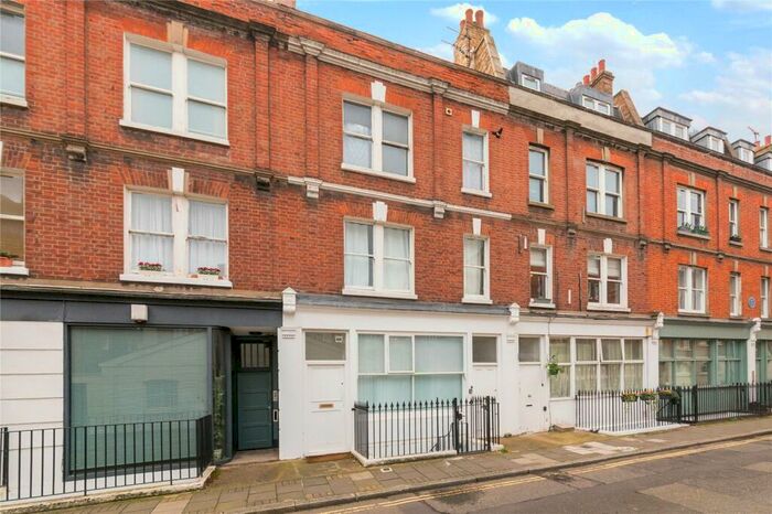 2 Bedroom Flat To Rent In A Daventry Street, London, NW1