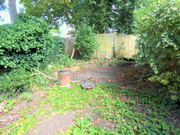 2 Bedroom Maisonette To Rent In Leatherhead, KT23