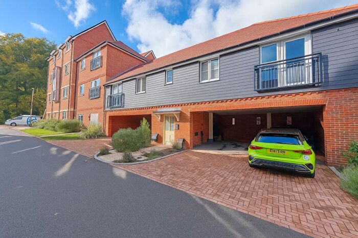 1 Bedroom Flat For Sale In Rosemead Avenue, High Wycombe, HP10