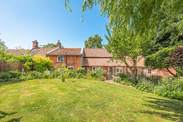2 Bedroom Cottage For Sale In Ingworth, NR11