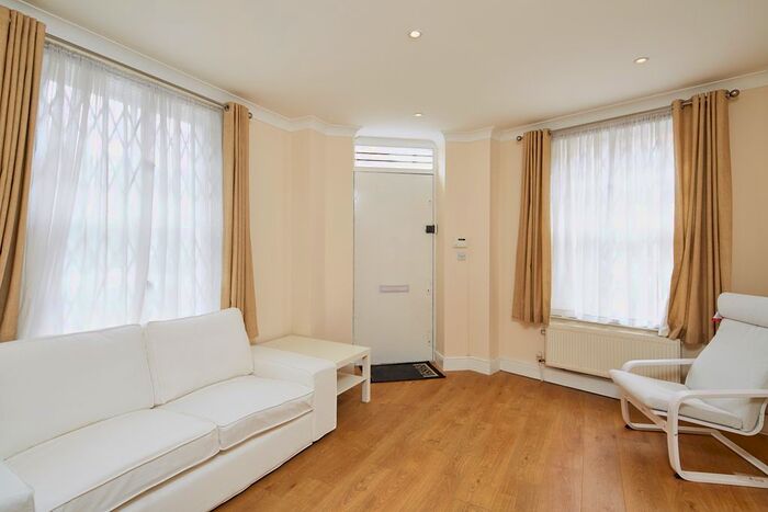 2 Bedroom Flat To Rent In Chapter Street, London, SW1P