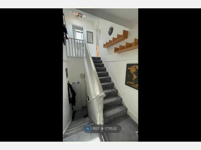 2 Bedroom Flat To Rent In Cavendish Road, London, SW12