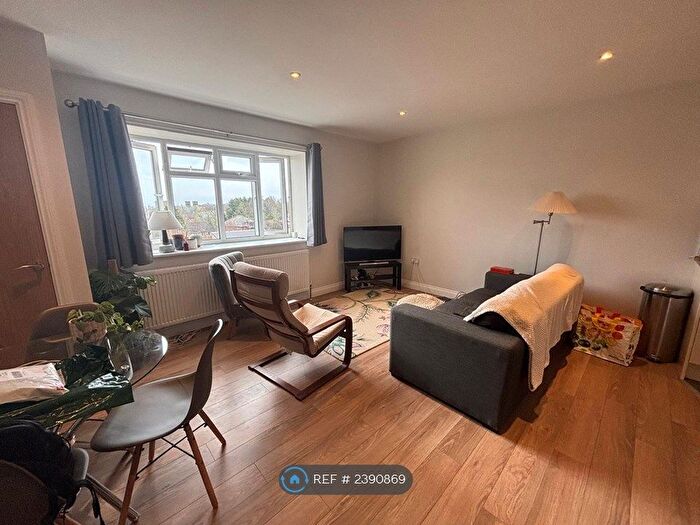 2 Bedroom Flat To Rent In Otley Road, Leeds, LS16