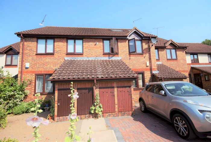 4 Bedroom Terraced House To Rent In Columbia Avenue, Ruislip, HA4