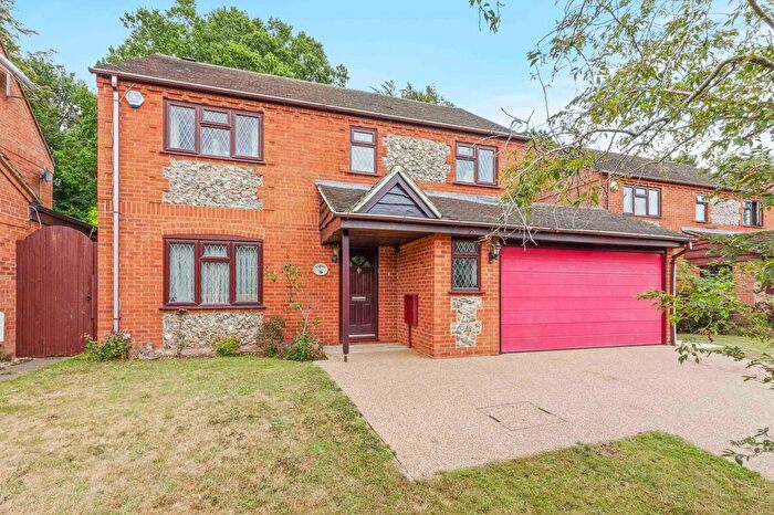 4 Bedroom Detached House For Sale In Burrows Close, Penn, HP10