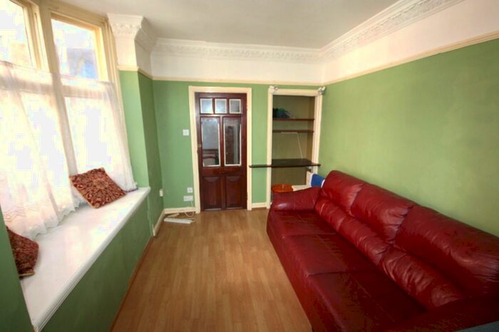 1 Bedroom Apartment To Rent In Sykefield Avenue, West End, Leicester, LE3