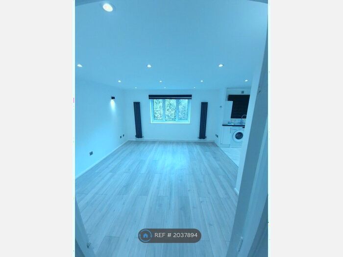 2 Bedroom Flat To Rent In Purfleet, Purfleet-On-Thames, RM19