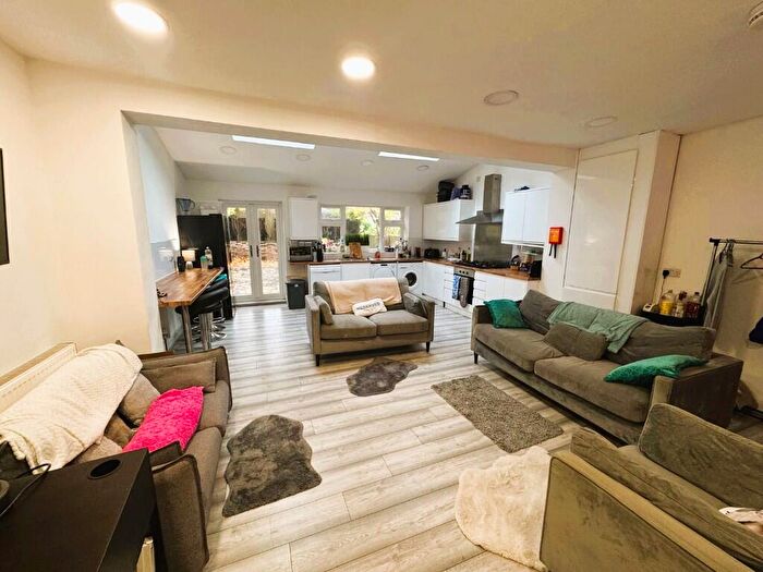 6 Bedroom Semi-Detached House To Rent In Derby Road, Nottingham, Nottinghamshire, NG7