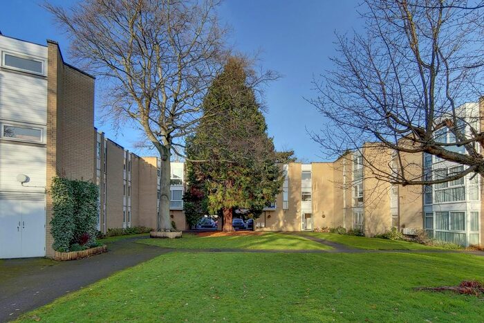1 Bedroom Flat To Rent In Winchester Close, Village Road, Bush Hill Park, Enfield, EN1