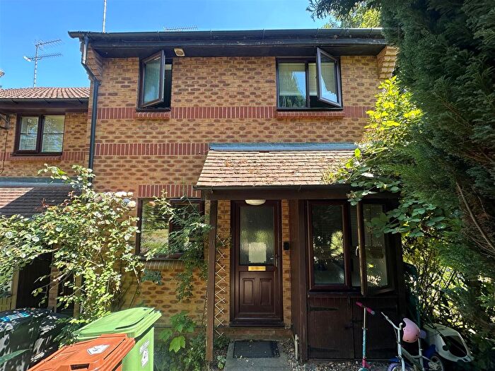 1 Bedroom Terraced House For Sale In Mercers Row, St. Albans, AL1