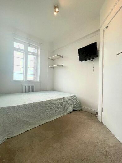 Studio To Rent In Balham High Road, London, SW17