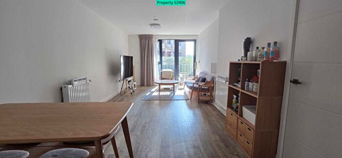 2 Bedroom Flat For Sale In Lakeside Drive, London, NW10