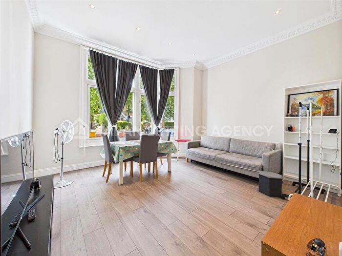 3 Bedroom Flat To Rent In Hamilton Road, Ealing, W5