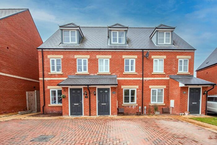 3 Bedroom Town House For Sale In Stag Road, Rothwell, Kettering, NN14