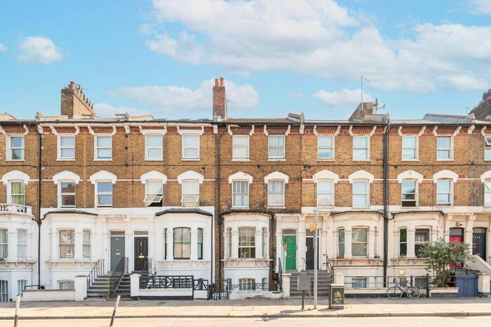 1 Bedroom Flat To Rent In Queenstown Road, Battersea, London, SW8