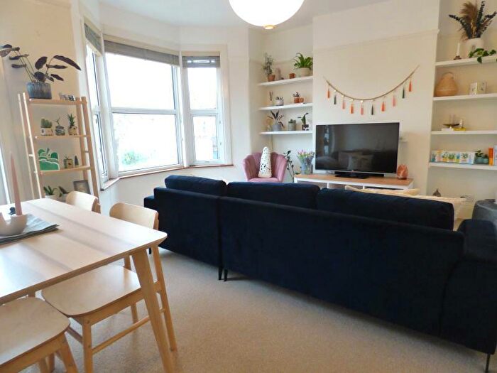 2 Bedroom Apartment To Rent In Elsinore Road, SE23