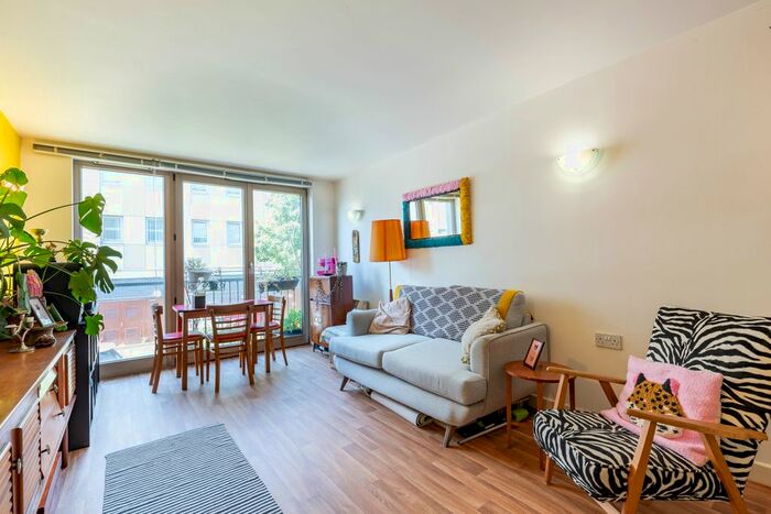 1 Bedroom Flat For Sale In Lower Clapton Road, London, E5
