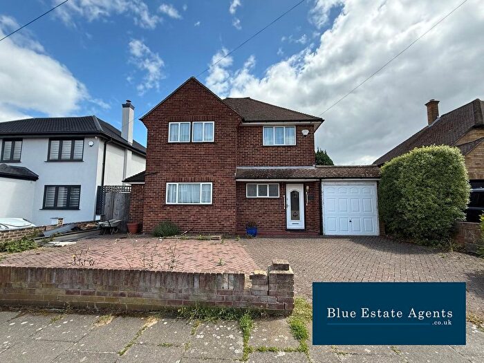 3 Bedroom Detached House To Rent In Cedars Drive, Uxbridge, UB10