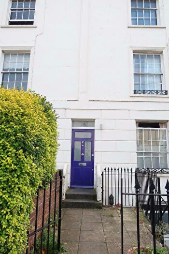 7 Bedroom House To Rent In Henstead Road, SO15