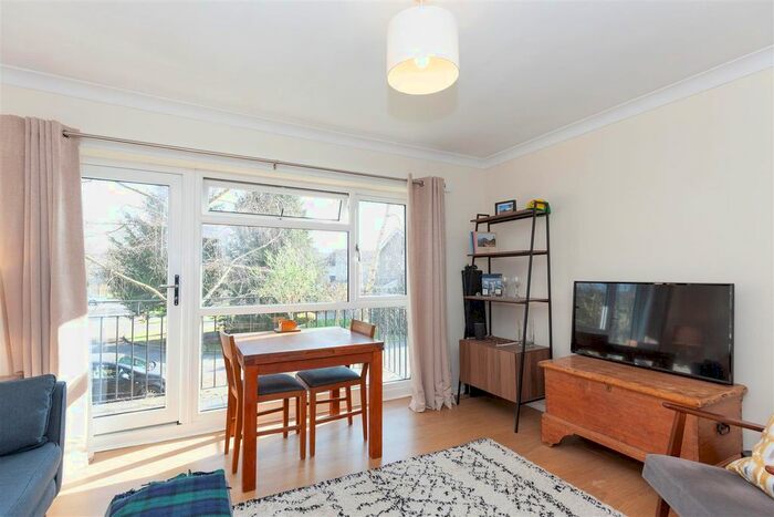 2 Bedroom Flat To Rent In Glyme Close, Woodstock, OX20