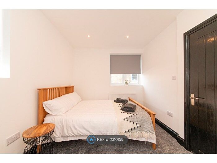 2 Bedroom Flat To Rent In Ashbourne Mansions, London, NW11