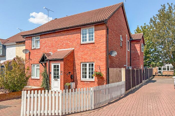 3 Bedroom End Of Terrace House For Sale In Sandpiper Close, Heybridge, Maldon, CM9