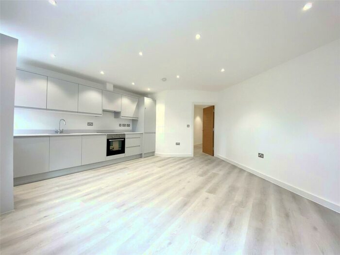 2 Bedroom Apartment To Rent In Parkview House, Oaklands Park, Wokingham, Berkshire, RG41