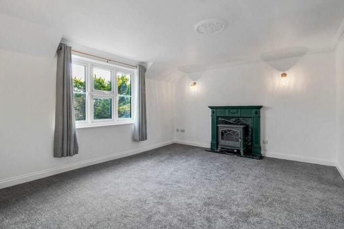 2 Bedroom Maisonette To Rent In Manor Court, Manor Close, Fairford, Gloucestershire, GL7