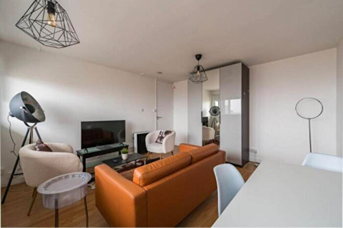 2 Bedroom Apartment For Sale In Grafton House, Bow Common, E3