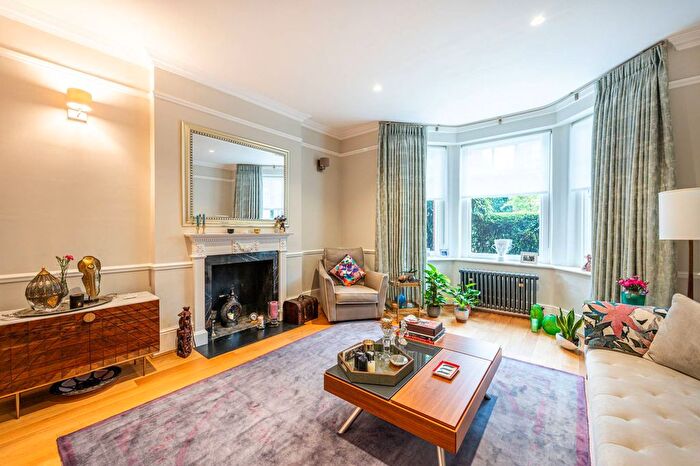 3 Bedroom Flat To Rent In Chelsea, Chelsea, London, SW3