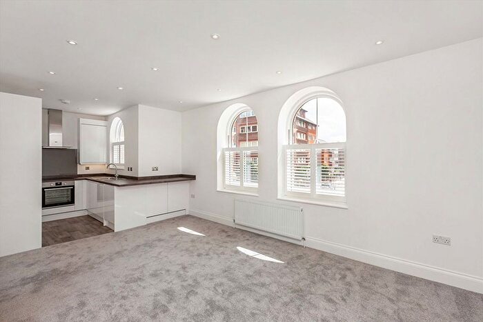 2 Bedroom Flat To Rent In The Broadway, London, SW19
