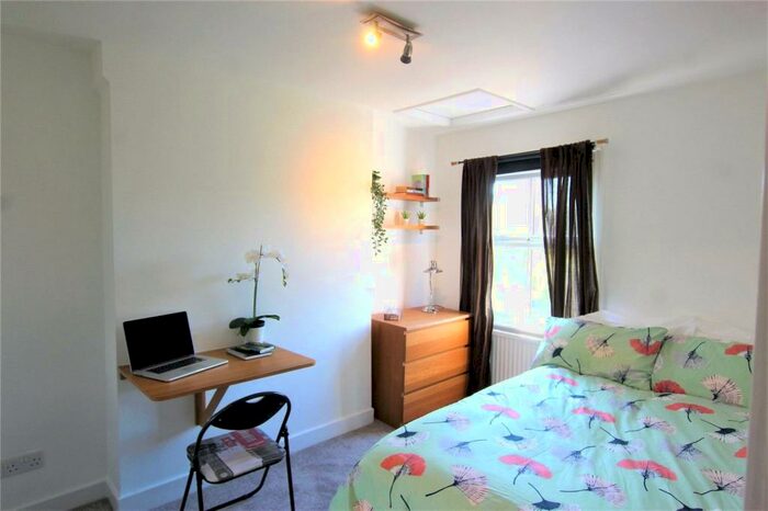 1 Bedroom Garage / Parking To Rent In Lower Road, London, SE16