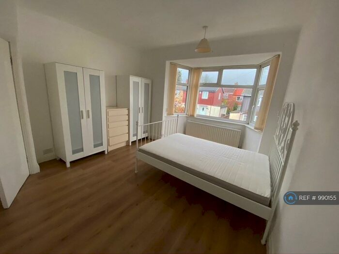 2 Bedroom Flat To Rent In Deanham Gardens, Newcastle Upon Tyne, NE5
