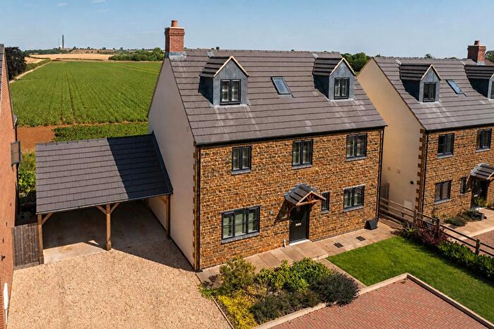 5 Bedroom Detached House For Sale In Queens Close, Byfield, Daventry, Northamptonshire, NN11