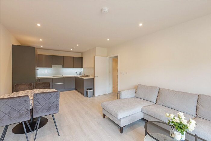 2 Bedroom Flat To Rent In Inglis Way, London, NW7