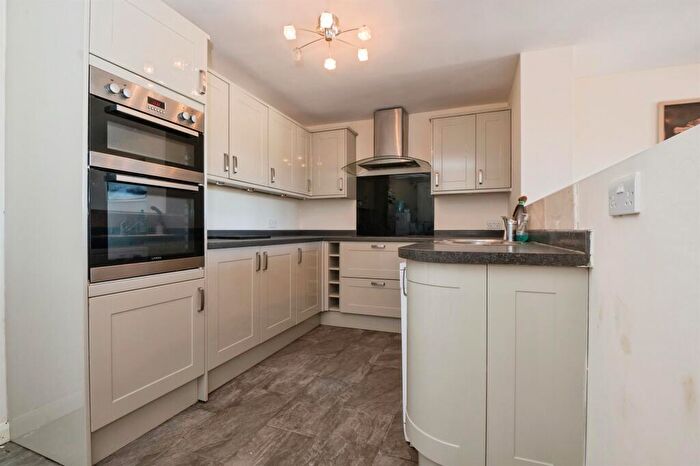 3 Bedroom End Of Terrace House For Sale In Butts Road, Southampton, SO19